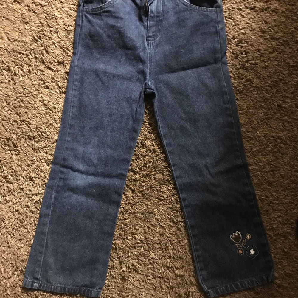 Blue jeans w/flower on bottom of leg